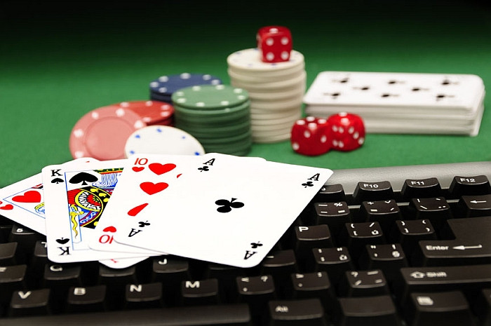 Živite igrajući online poker – Pravilno razmišljajte